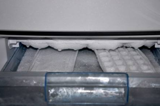 冰箱下面漏水怎么回事？