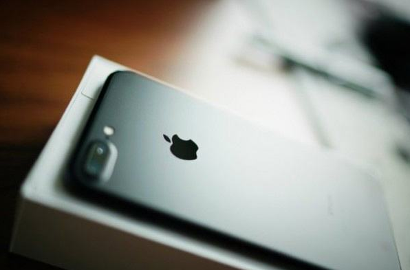 iPhone7 plus手機突然黑屏怎么維修?