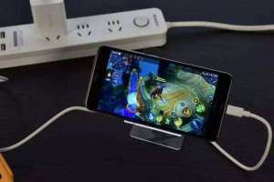 玩機達人:手機邊充電邊玩,消耗的電量是來自電池還是充電器呢?