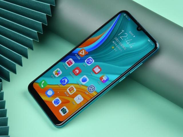 zui近被反諷為“安卓機皇”，華為暢享10e真的是智商稅？