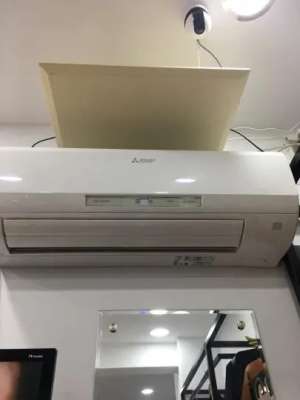 空調(diào)溫度自己變來(lái)變?nèi)ピ趺崔k？