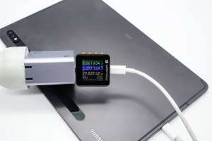 充電頭卡到充電槽里了怎么辦？